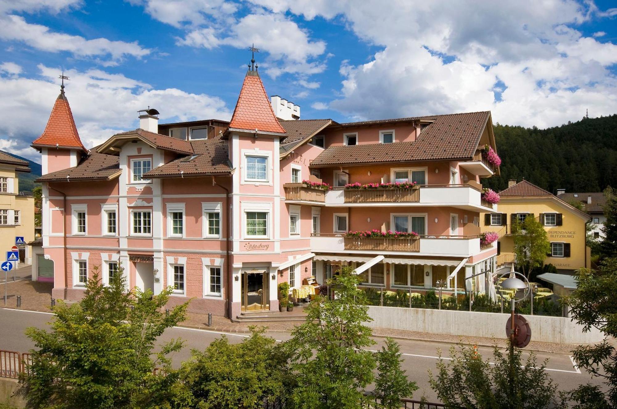 Hotel Blitzburg Brunico Kültér fotó