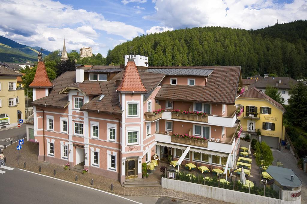 Hotel Blitzburg Brunico Kültér fotó